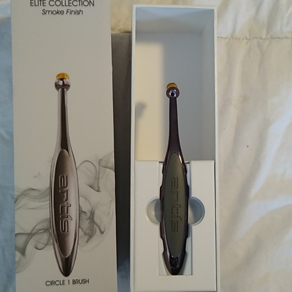 Artís elite collection smoke finish circle brush